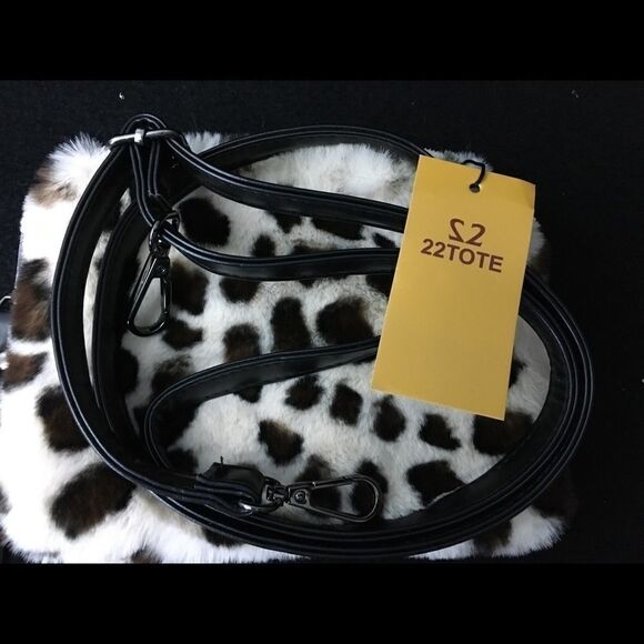 Faux Fur Cheetah Wristlet/Crossbody NWT - Picture 3 of 4